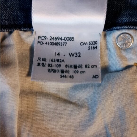 Signature Levi Strauss Jeans Womens Blue Mid Rise Capri Jeans Pants 32x22 Actual - Picture 8 of 9